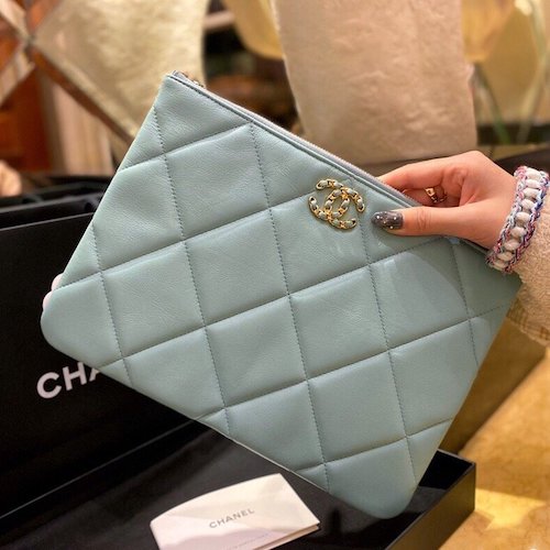 Chanel 19 clutch