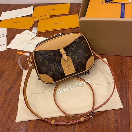 Louis Vuitton shoulder bag M45528