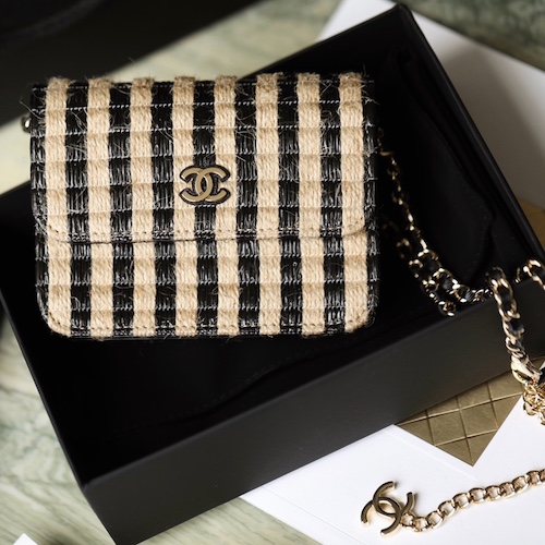 Chanel mini chain bag