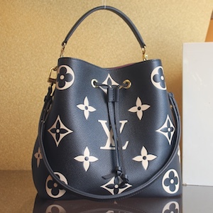 Louis Vuitton bucket bag M45497