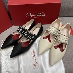 Roger Vivier flats