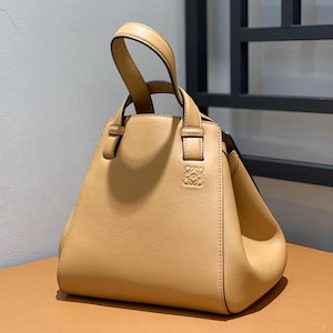 Loewe Hammok Nugget bag