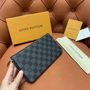 Louis Vuitton Zippy Organizer purse