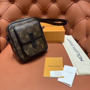 Louis Vuitton Christopher bag M69404